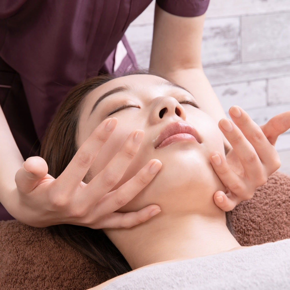 Aromatherapy Deep Facial Cleansing - 香薰面部深沉清潔護理